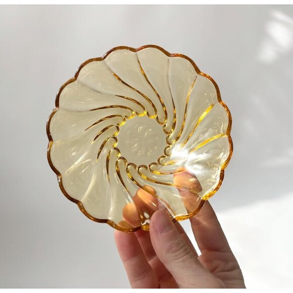 Midcentury Hazel Atlas Amber Vintage Swirl Scalloped Edge Glass Bowl - Picture 2 of 10